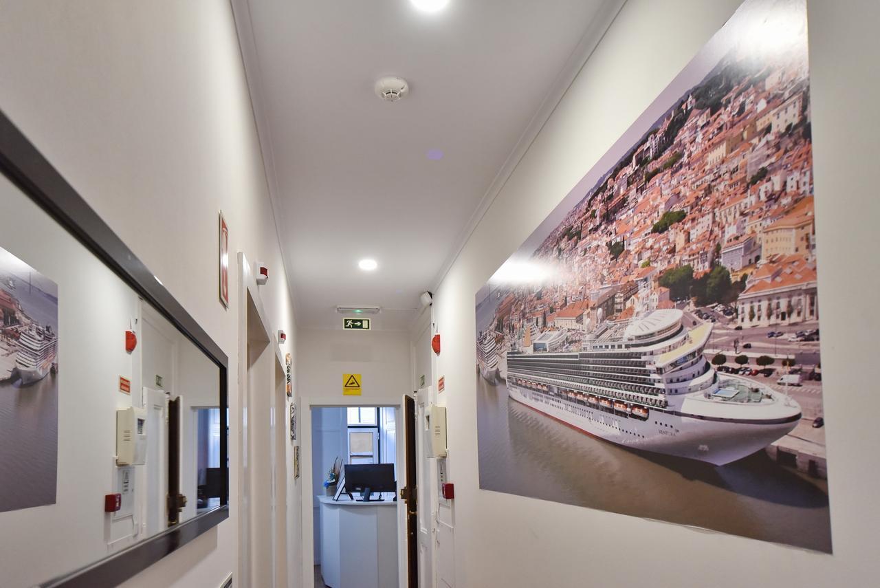 Train Lisbon Hostel ภายนอก รูปภาพ